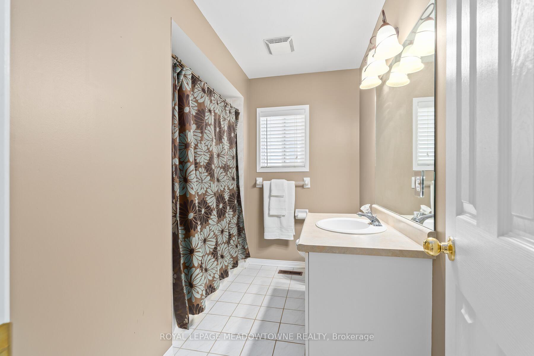 Photo 28 of 53 Bradley Drive, Halton Hills, Georgetown — HOMEH