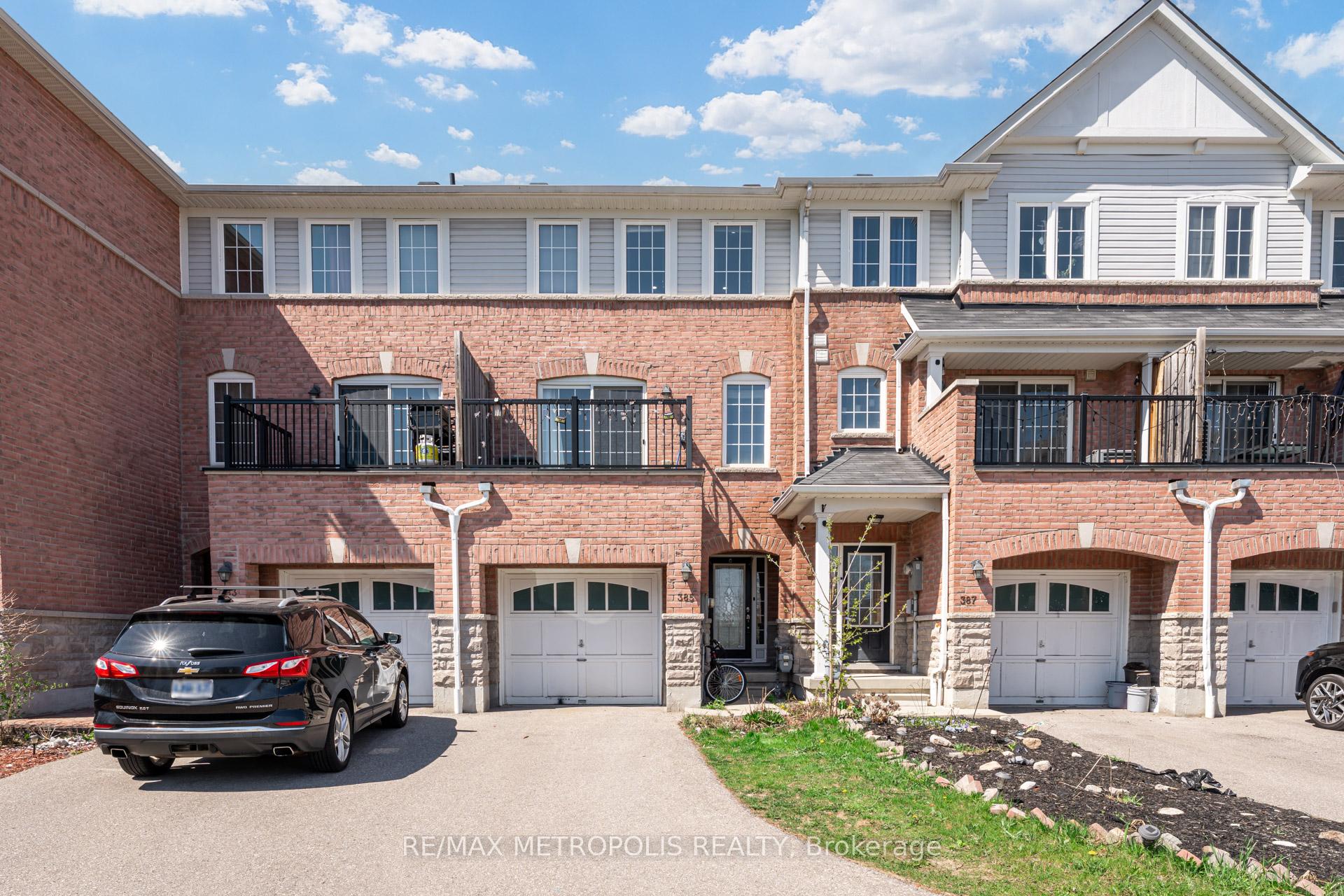 Front of 385 Rossland Road E