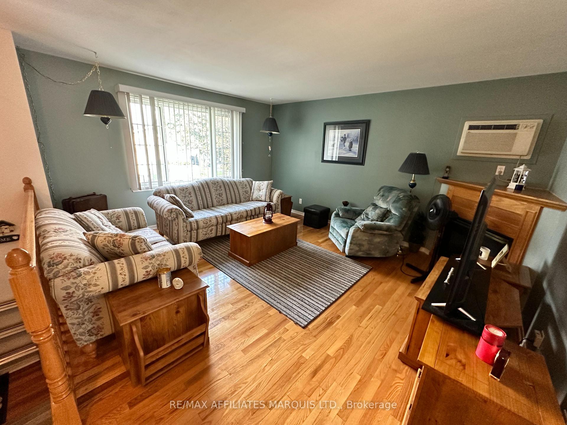 Photo 2 of 289 Ivan Crescent, Cornwall — HOMEH