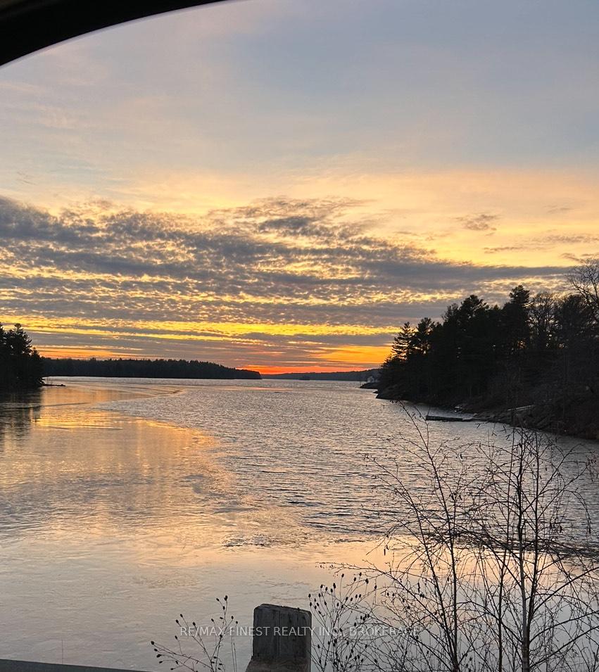 Photo 11 of 1052 Turner Way, Frontenac, Frontenac Centre — HOMEH