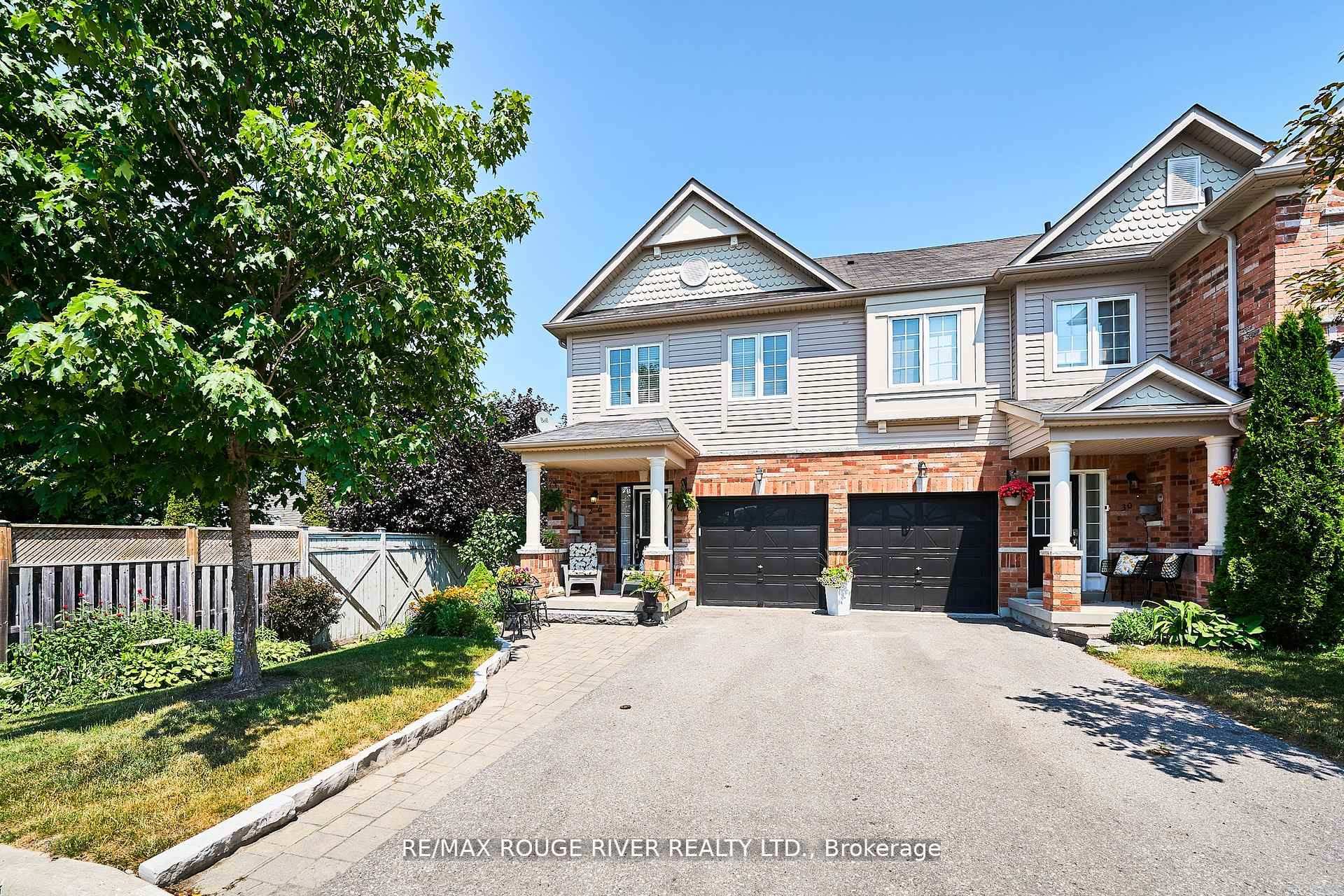 Photo 3 of 26 Lander Crescent, Clarington, Bowmanville — HOMEH
