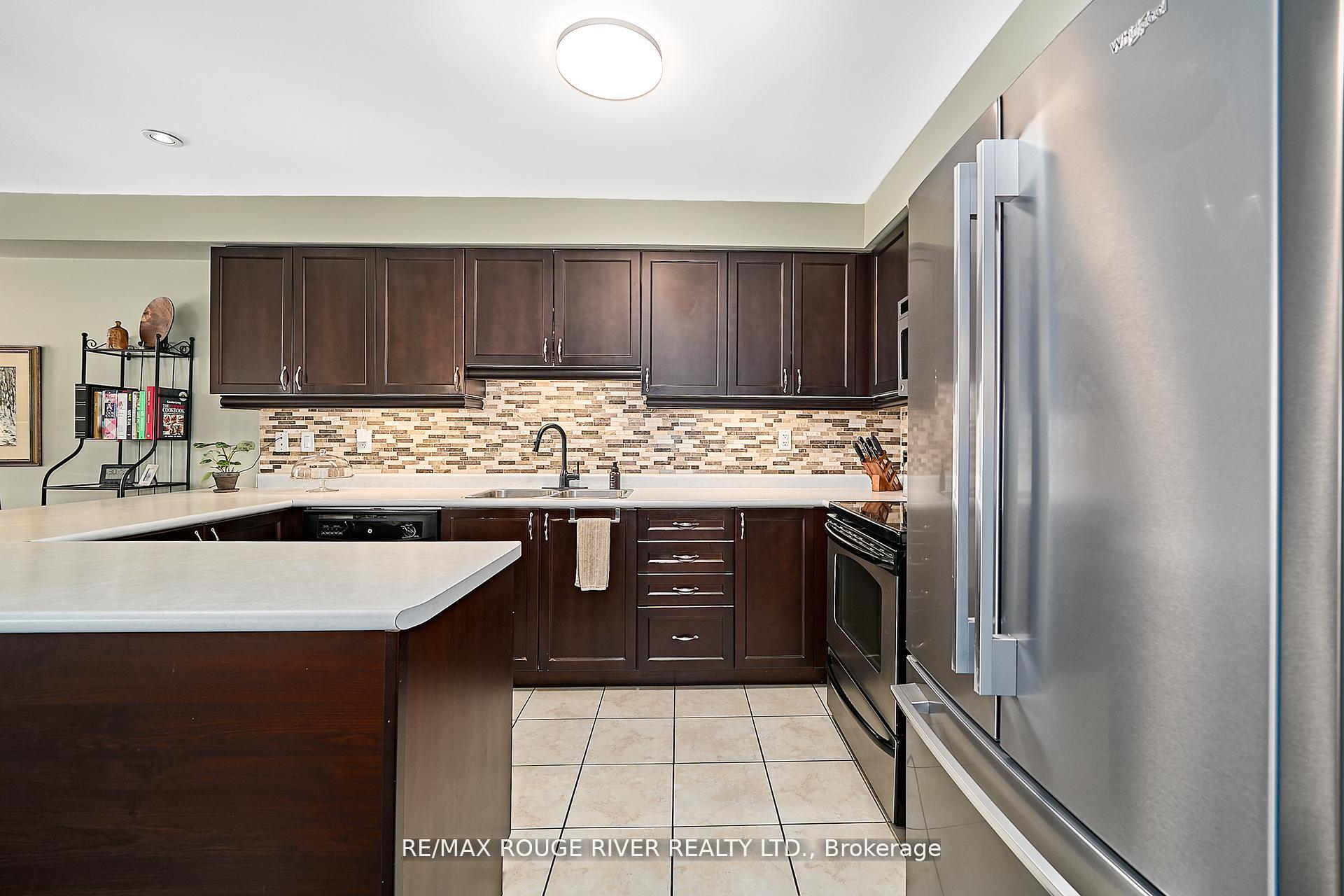 Photo 11 of 26 Lander Crescent, Clarington, Bowmanville — HOMEH