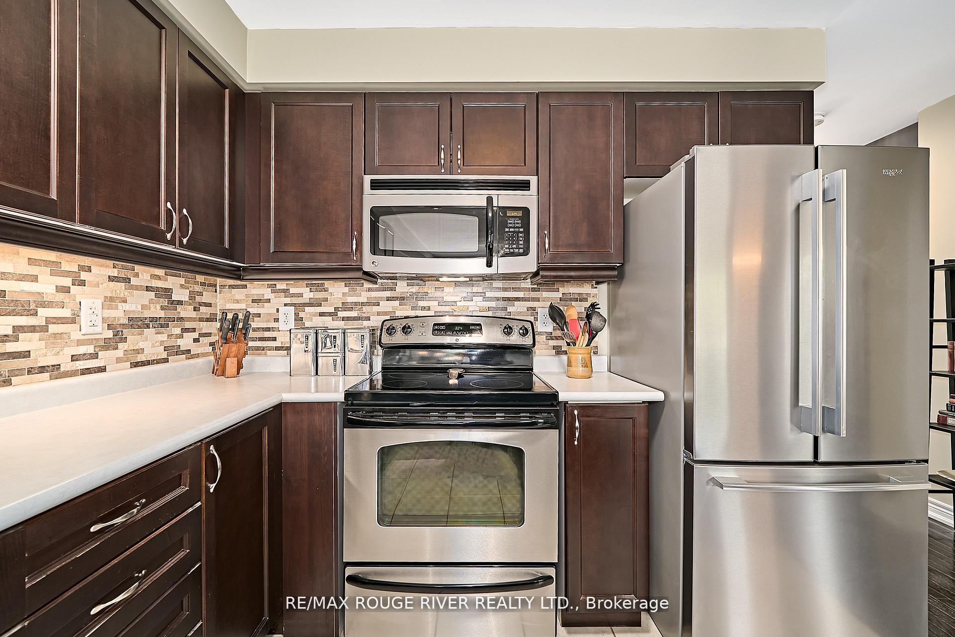 Photo 13 of 26 Lander Crescent, Clarington, Bowmanville — HOMEH