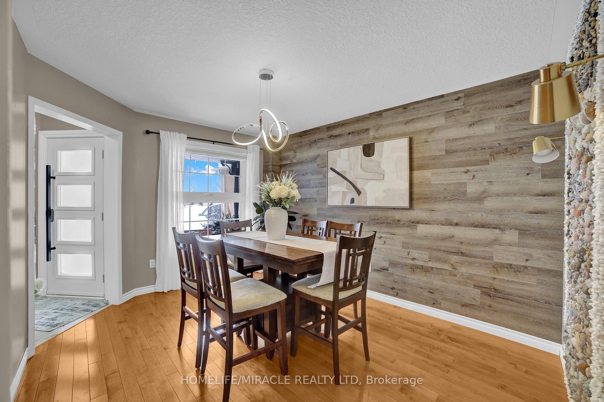 Photo 10 of 139 Langlaw Drive, Cambridge — HOMEH