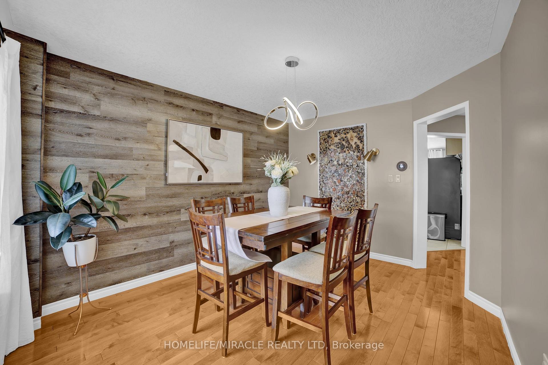 Photo 11 of 139 Langlaw Drive, Cambridge — HOMEH