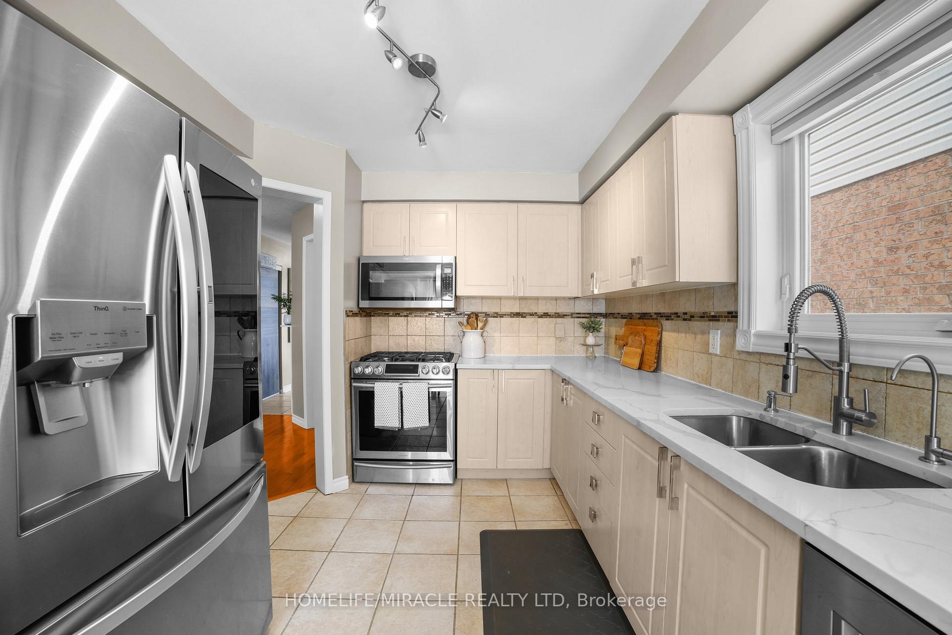 Photo 13 of 139 Langlaw Drive, Cambridge — HOMEH
