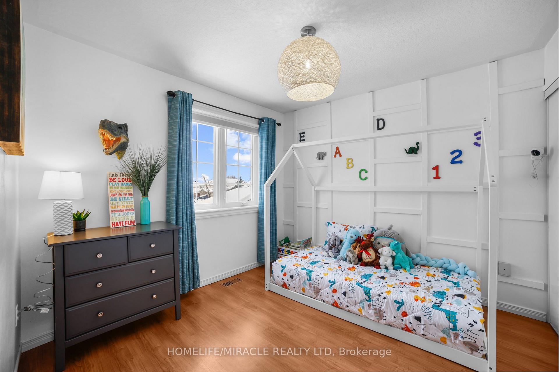 Photo 25 of 139 Langlaw Drive, Cambridge — HOMEH
