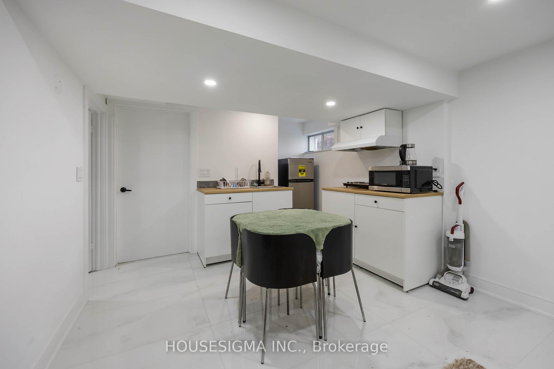 Photo 6 of 141 Orchard Heights Boulevard, Aurora, Aurora Heights — HOMEH