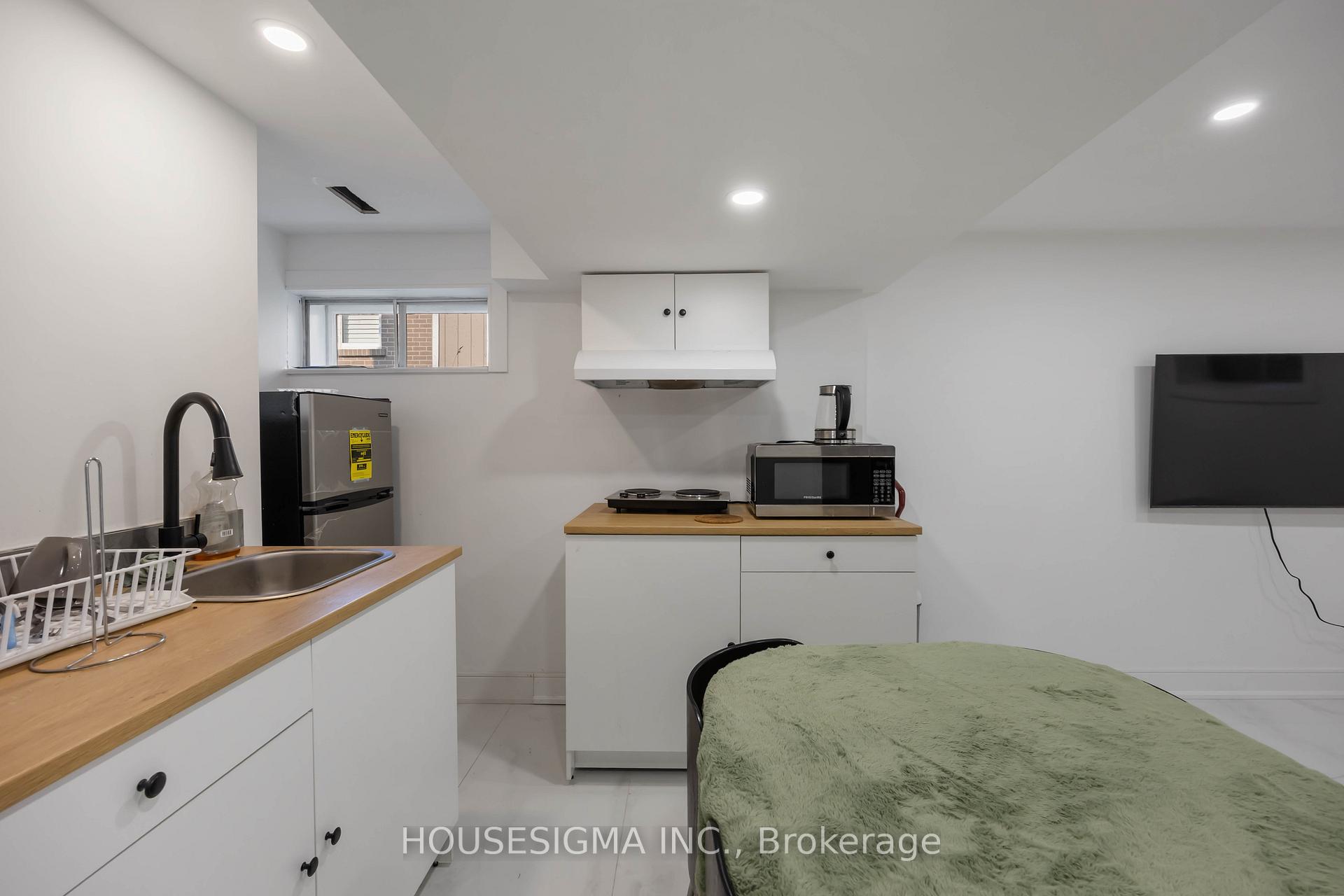Photo 11 of 141 Orchard Heights Boulevard, Aurora, Aurora Heights — HOMEH