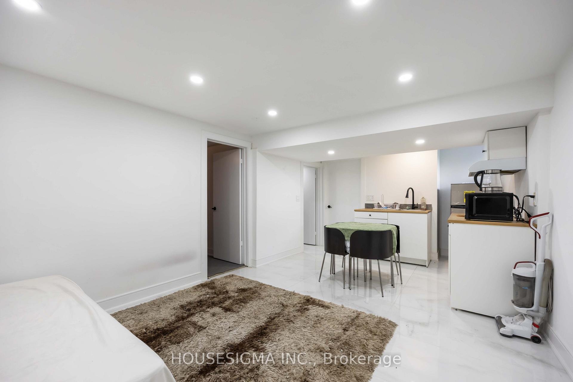 Photo 12 of 141 Orchard Heights Boulevard, Aurora, Aurora Heights — HOMEH