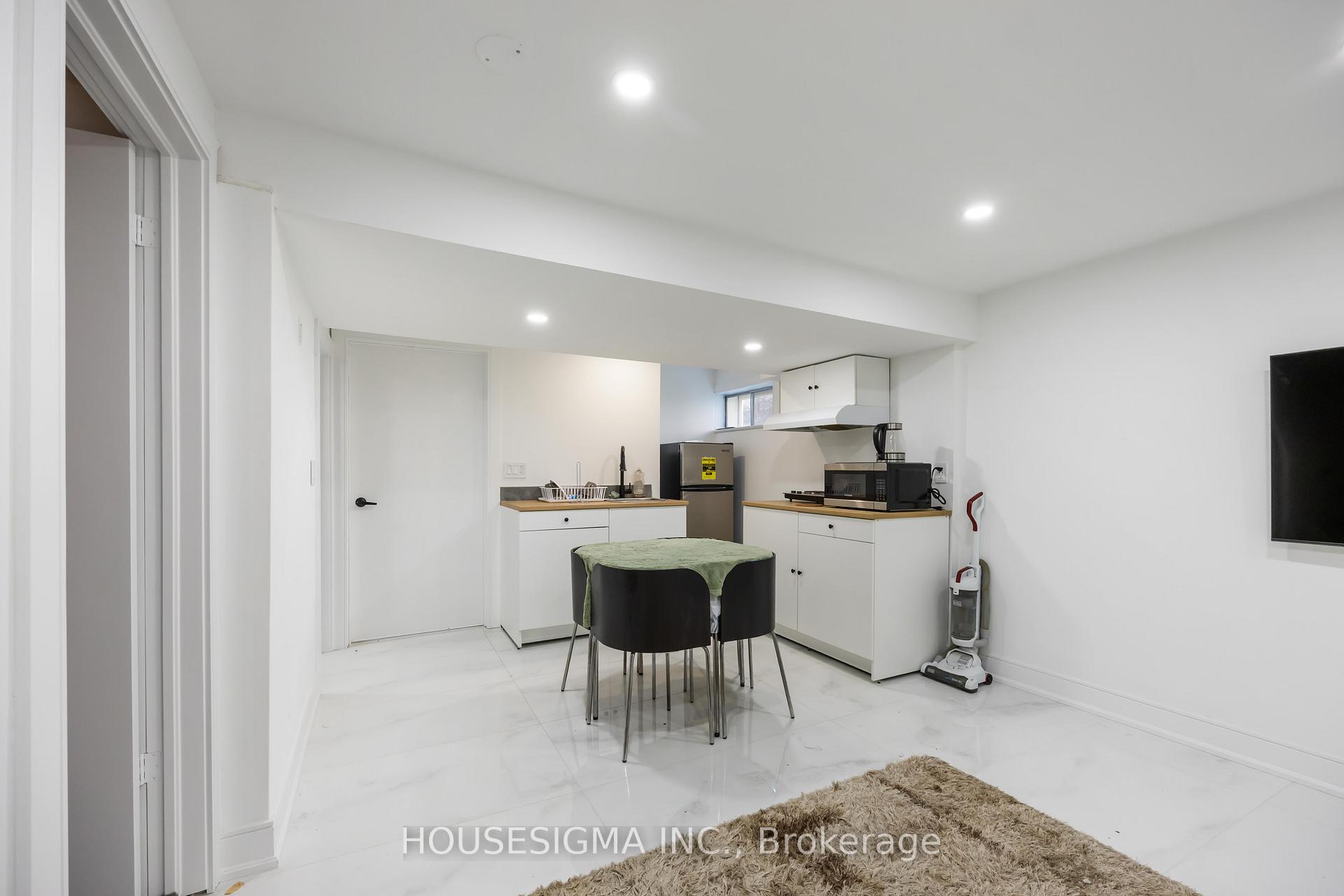 Photo 14 of 141 Orchard Heights Boulevard, Aurora, Aurora Heights — HOMEH