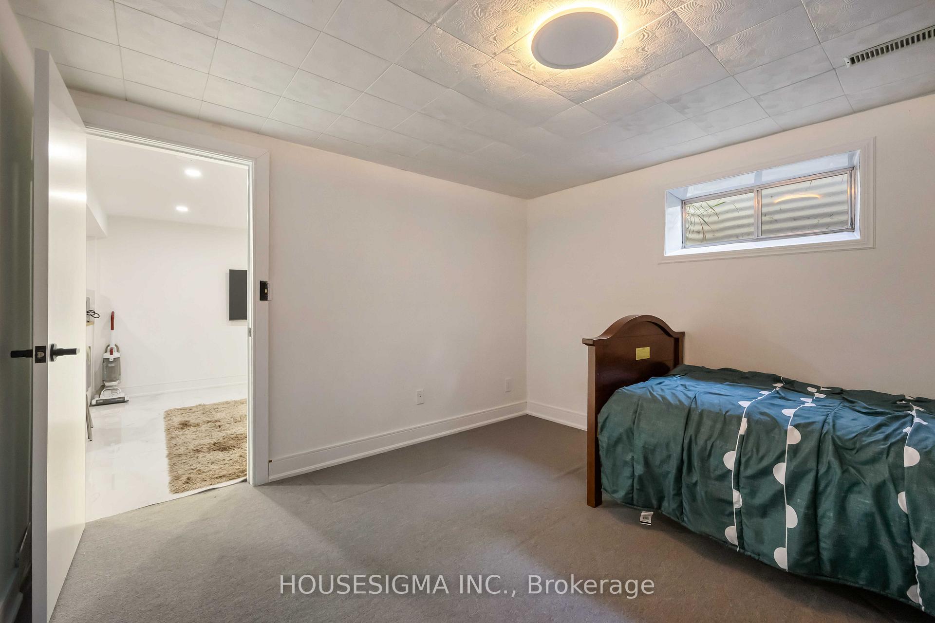 Photo 17 of 141 Orchard Heights Boulevard, Aurora, Aurora Heights — HOMEH
