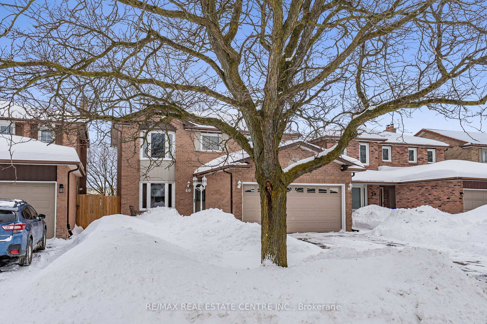 Photo 2 of 40 Calvert Drive, Halton Hills, Georgetown — HOMEH