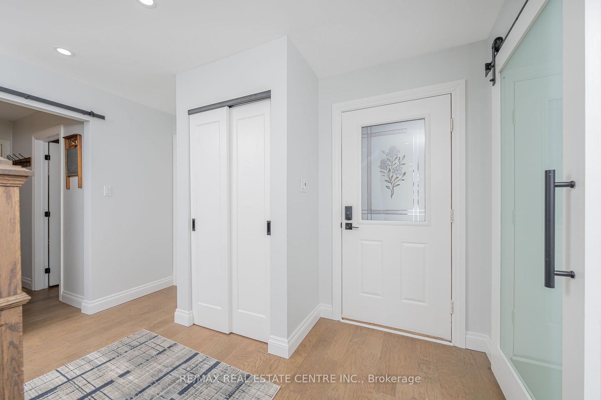 Photo 4 of 40 Calvert Drive, Halton Hills, Georgetown — HOMEH