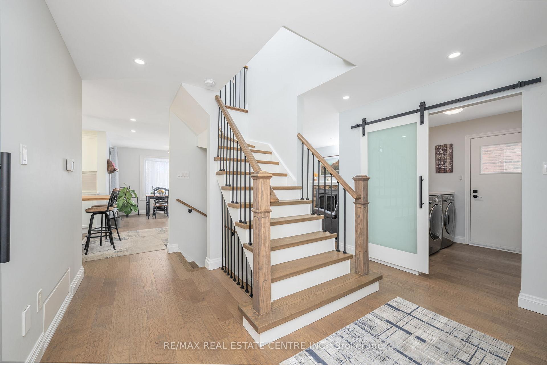 Photo 5 of 40 Calvert Drive, Halton Hills, Georgetown — HOMEH