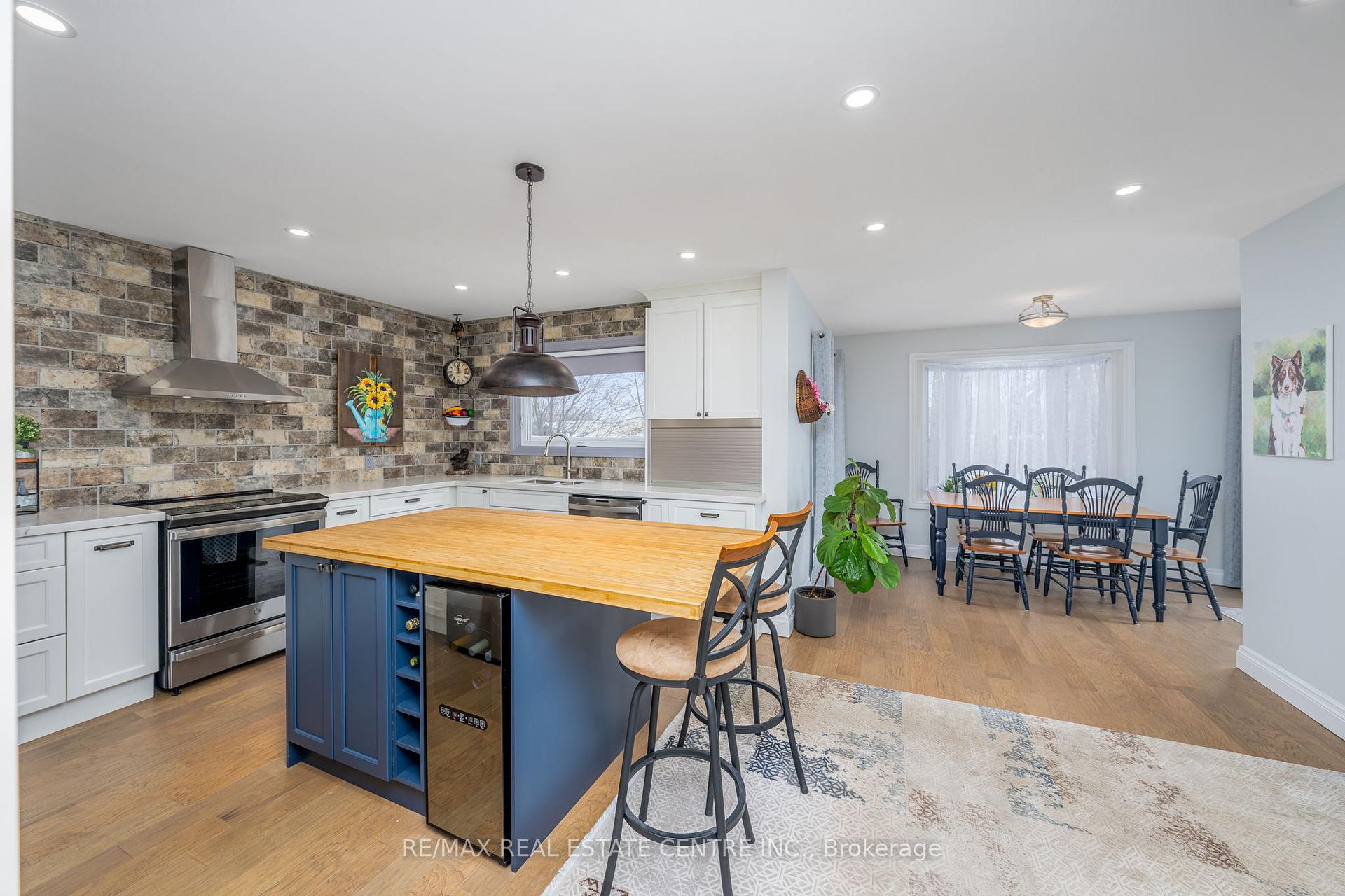Photo 9 of 40 Calvert Drive, Halton Hills, Georgetown — HOMEH