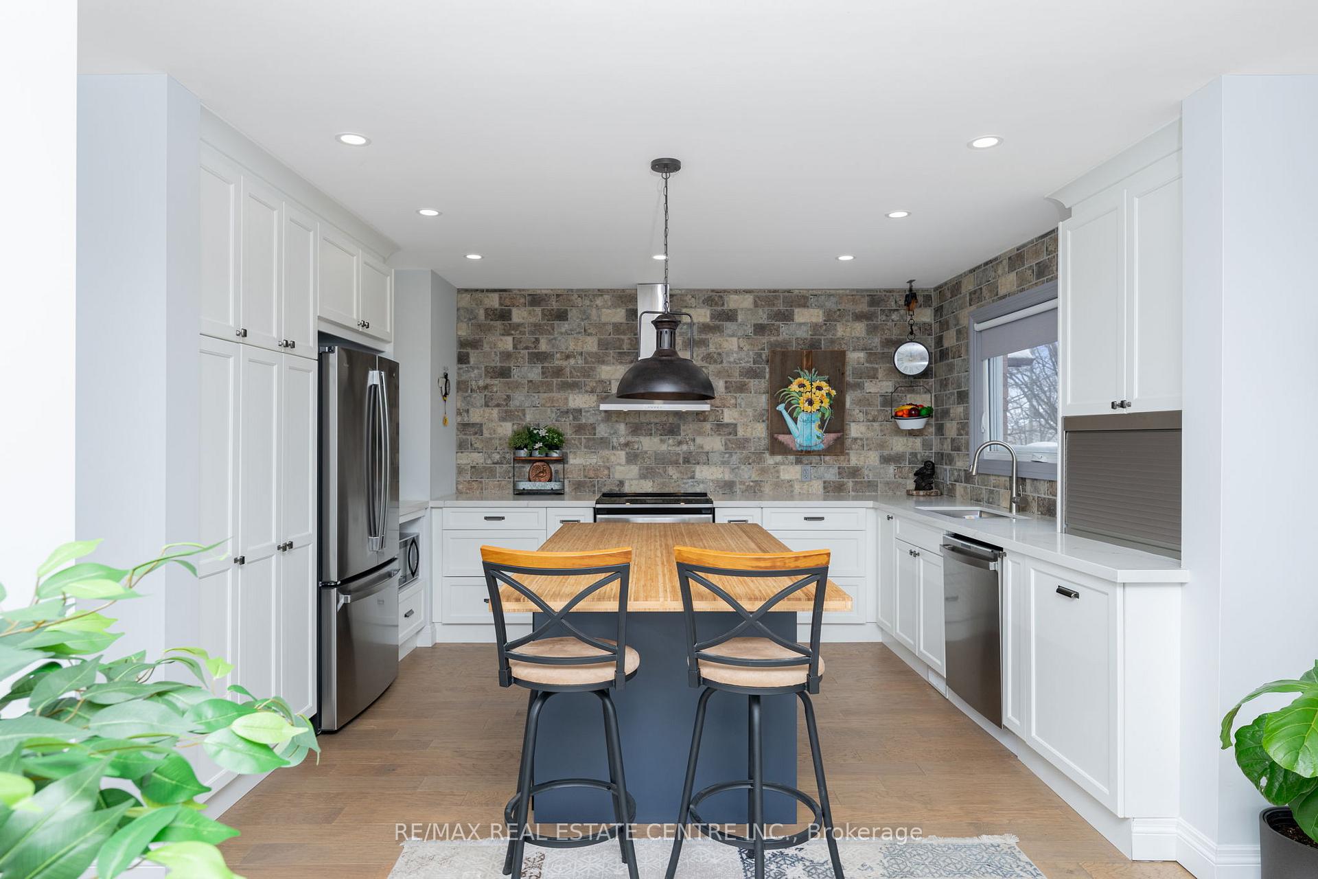 Photo 11 of 40 Calvert Drive, Halton Hills, Georgetown — HOMEH