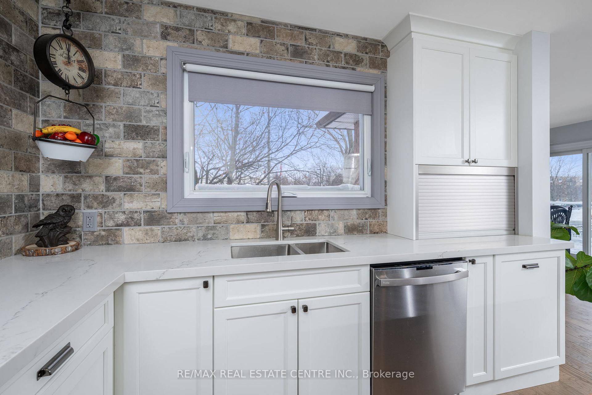 Photo 13 of 40 Calvert Drive, Halton Hills, Georgetown — HOMEH