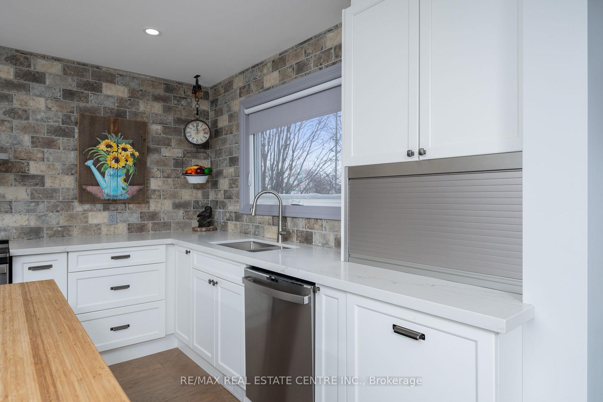 Photo 14 of 40 Calvert Drive, Halton Hills, Georgetown — HOMEH