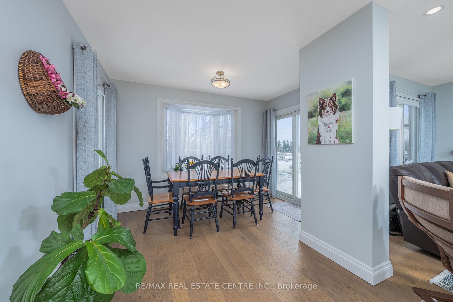 Photo 16 of 40 Calvert Drive, Halton Hills, Georgetown — HOMEH