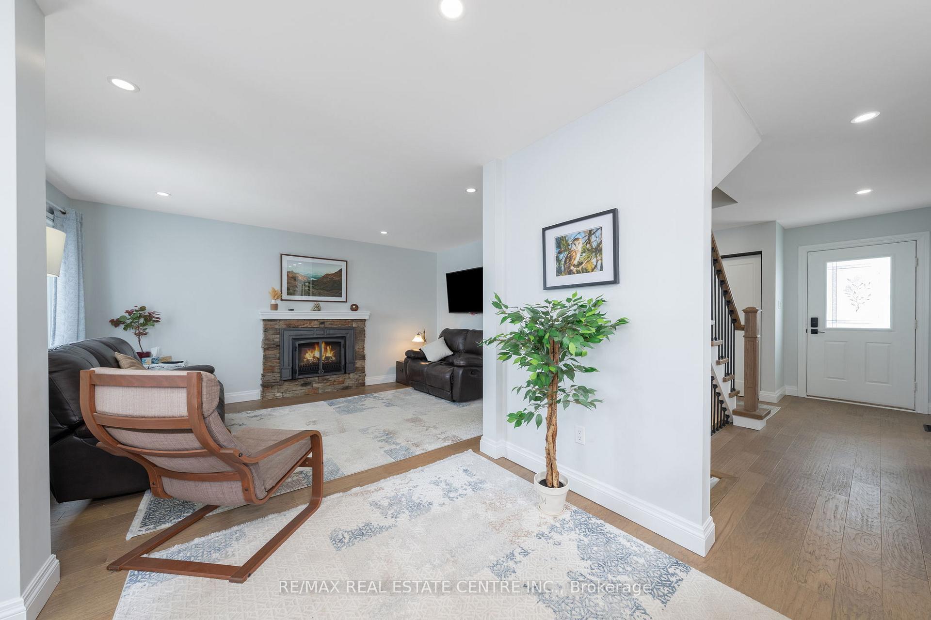Photo 17 of 40 Calvert Drive, Halton Hills, Georgetown — HOMEH