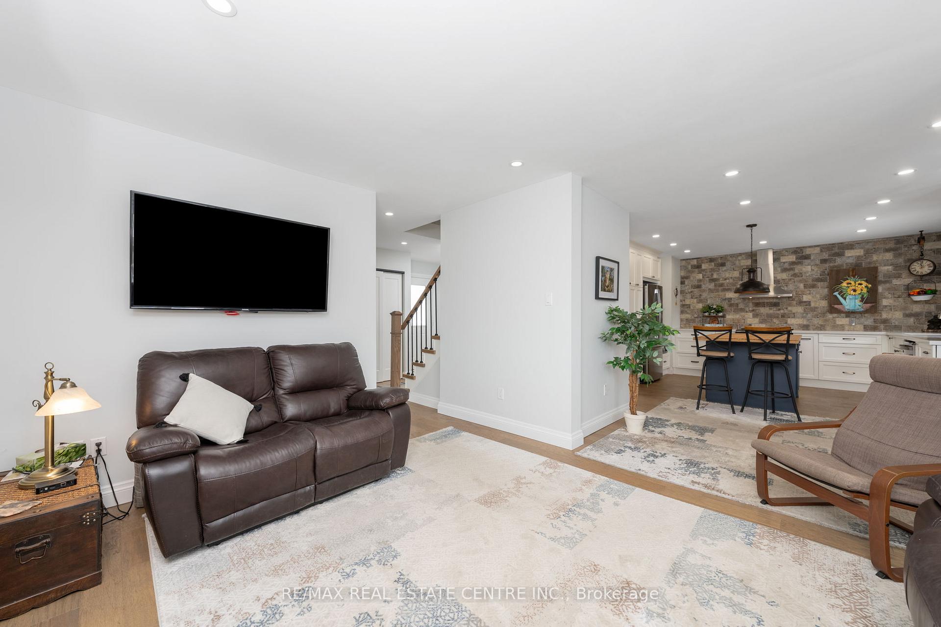 Photo 20 of 40 Calvert Drive, Halton Hills, Georgetown — HOMEH