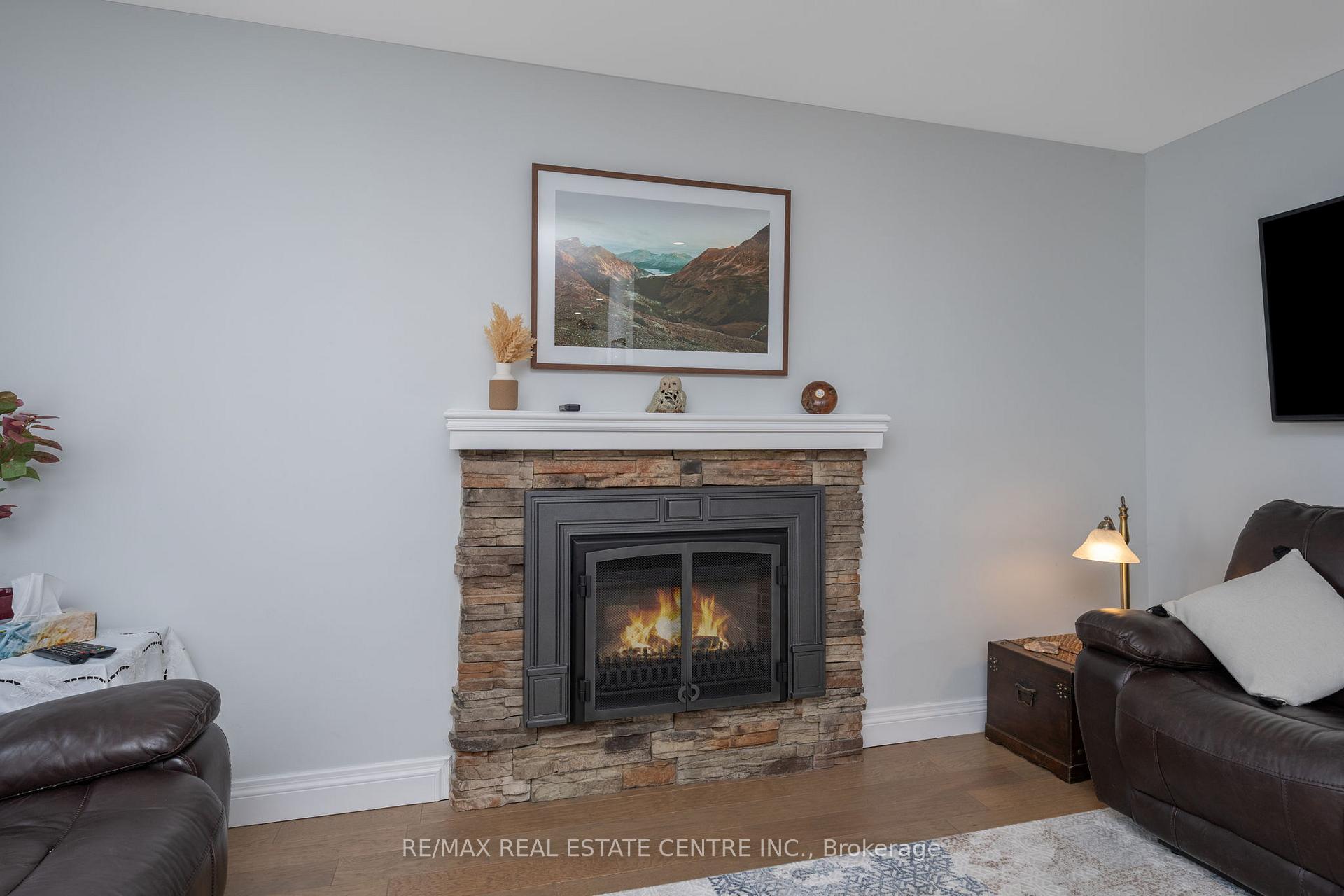 Photo 21 of 40 Calvert Drive, Halton Hills, Georgetown — HOMEH