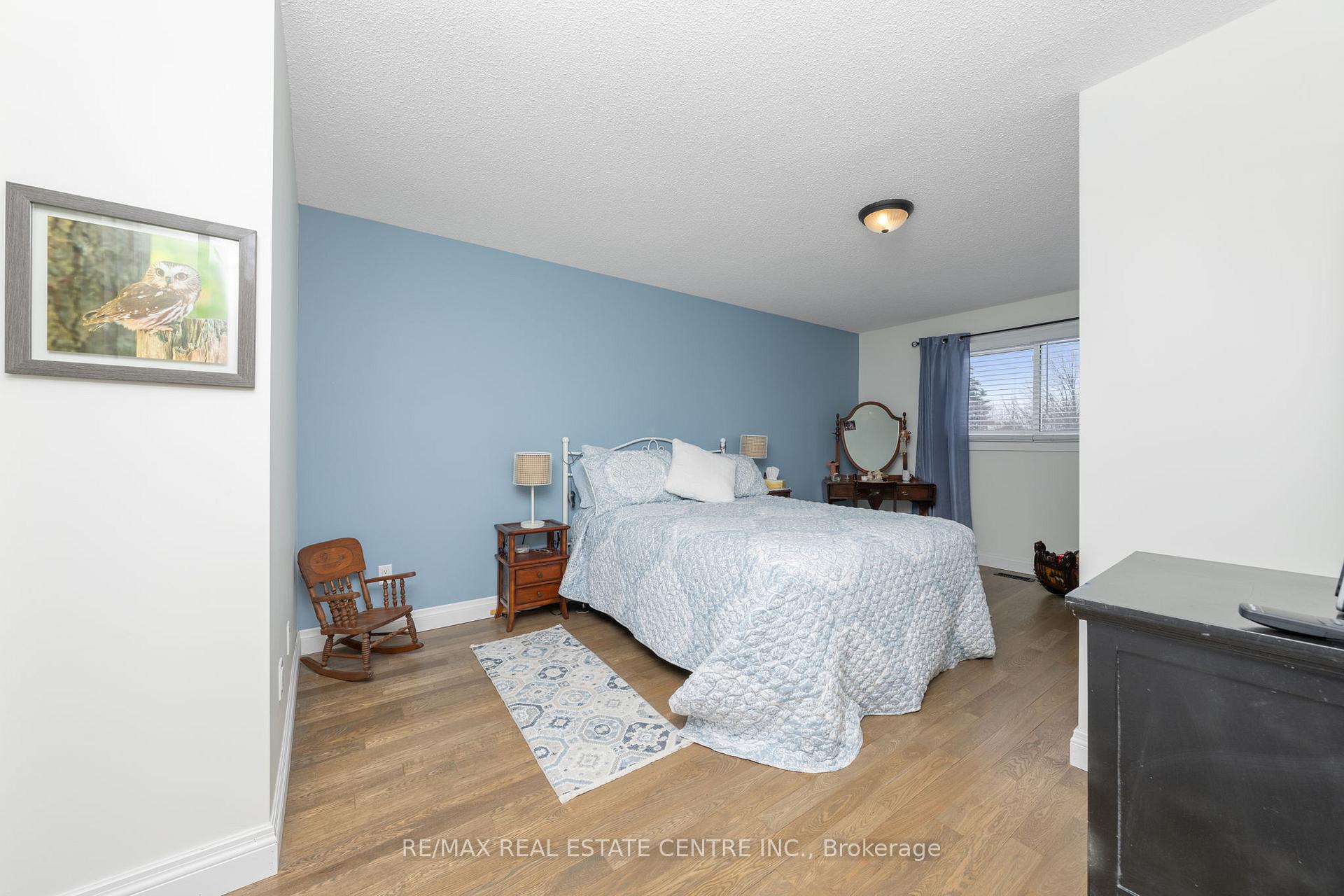Photo 24 of 40 Calvert Drive, Halton Hills, Georgetown — HOMEH