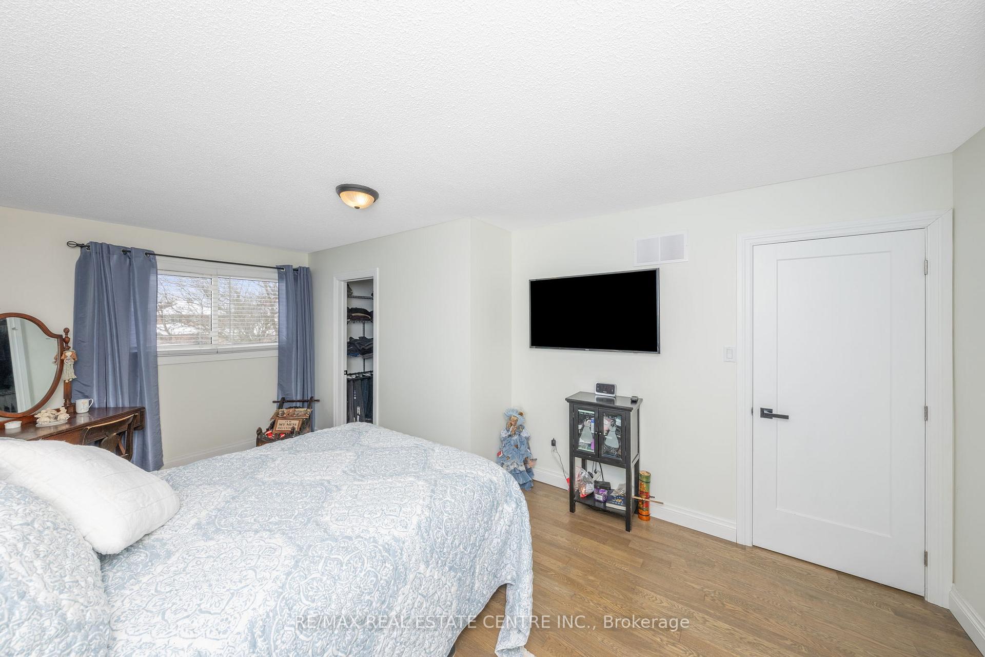 Photo 25 of 40 Calvert Drive, Halton Hills, Georgetown — HOMEH