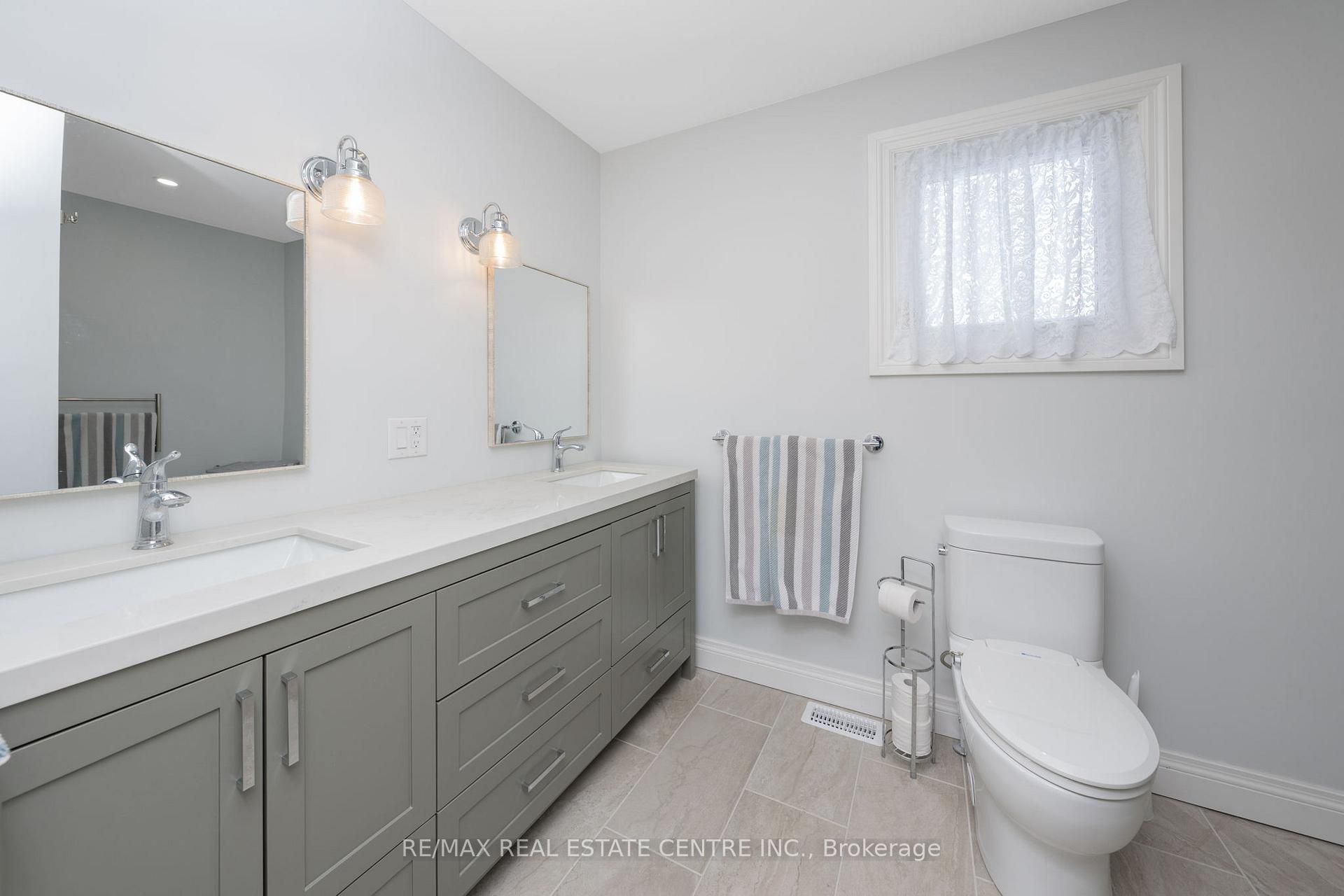 Photo 28 of 40 Calvert Drive, Halton Hills, Georgetown — HOMEH
