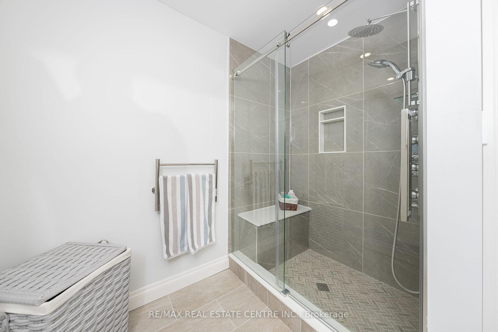 Photo 29 of 40 Calvert Drive, Halton Hills, Georgetown — HOMEH