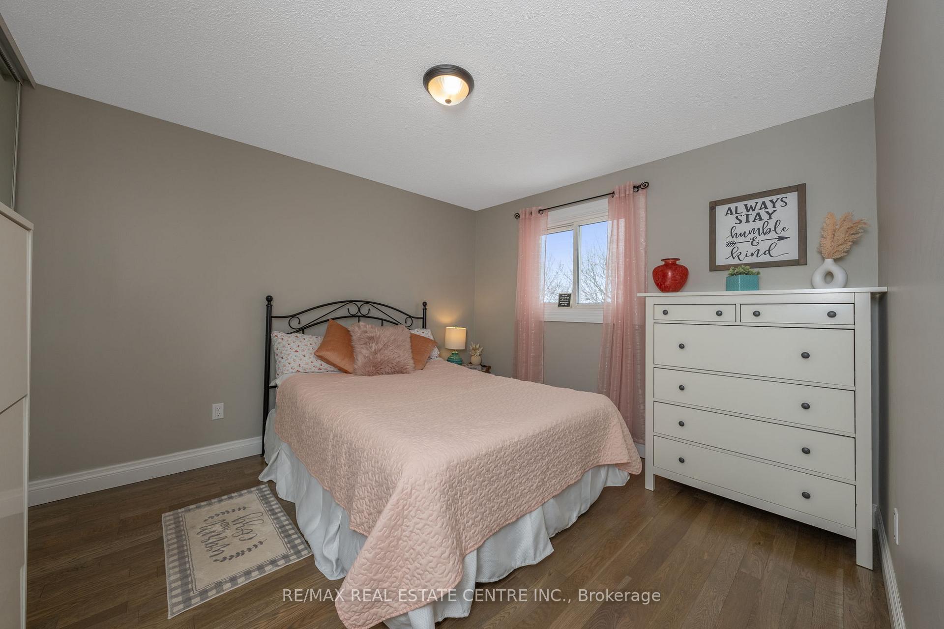 Photo 31 of 40 Calvert Drive, Halton Hills, Georgetown — HOMEH