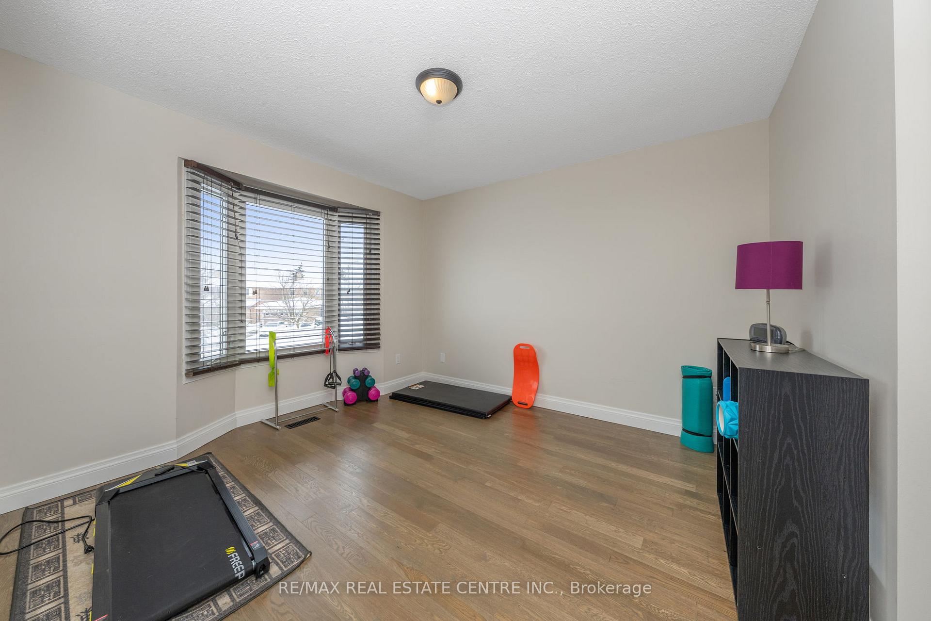 Photo 32 of 40 Calvert Drive, Halton Hills, Georgetown — HOMEH