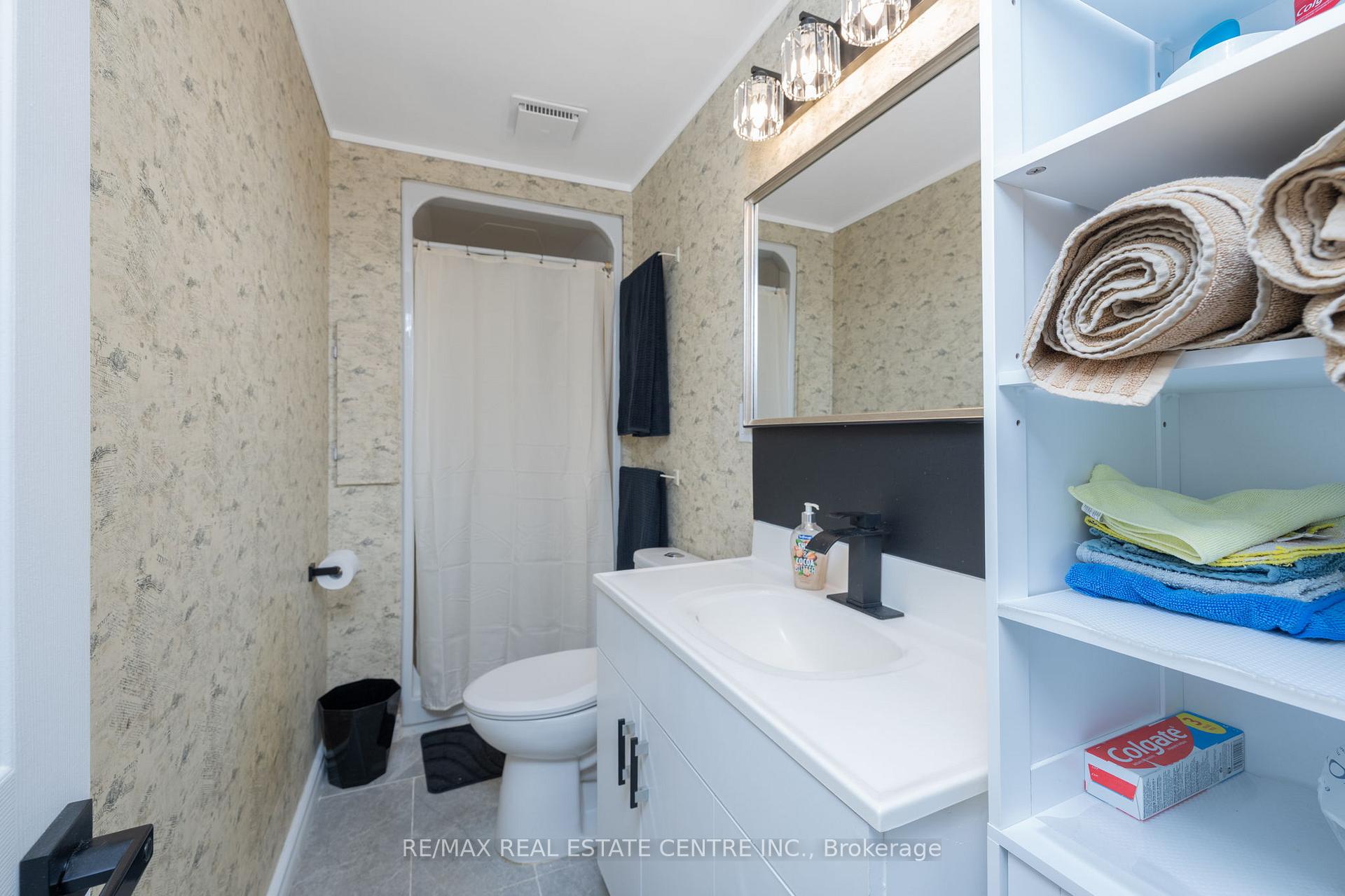 Photo 34 of 40 Calvert Drive, Halton Hills, Georgetown — HOMEH