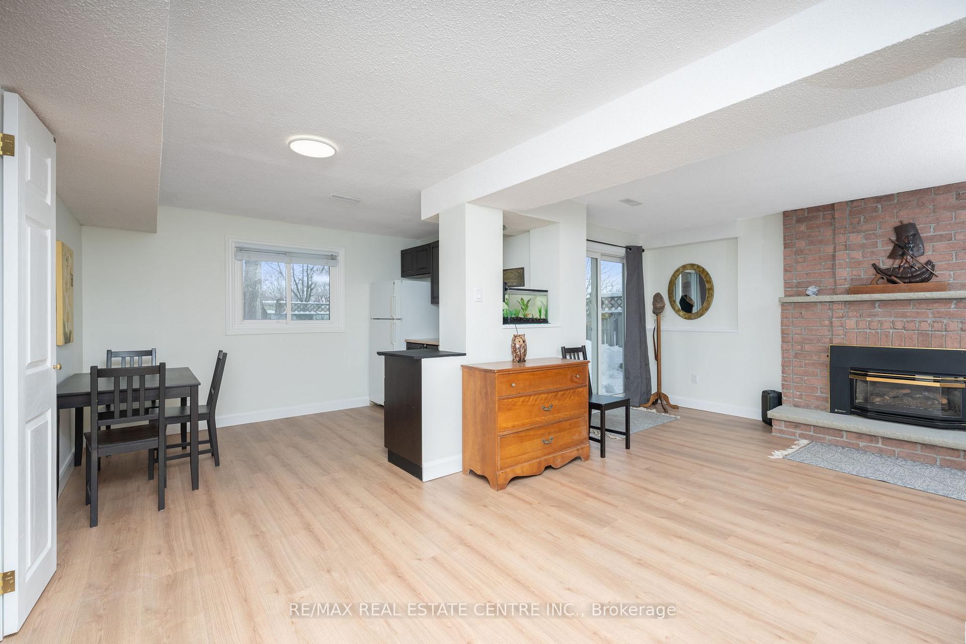 Photo 35 of 40 Calvert Drive, Halton Hills, Georgetown — HOMEH