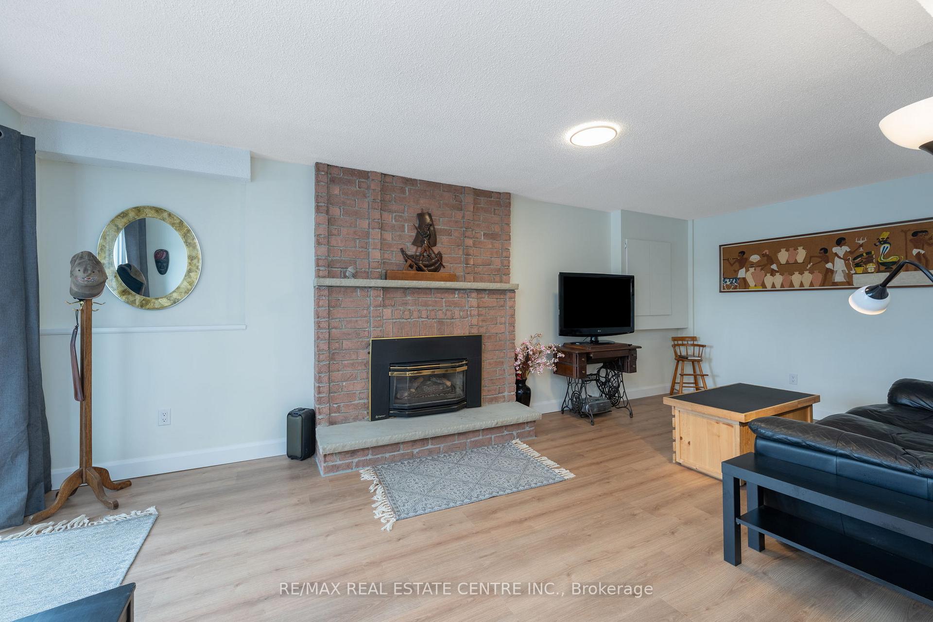 Photo 36 of 40 Calvert Drive, Halton Hills, Georgetown — HOMEH