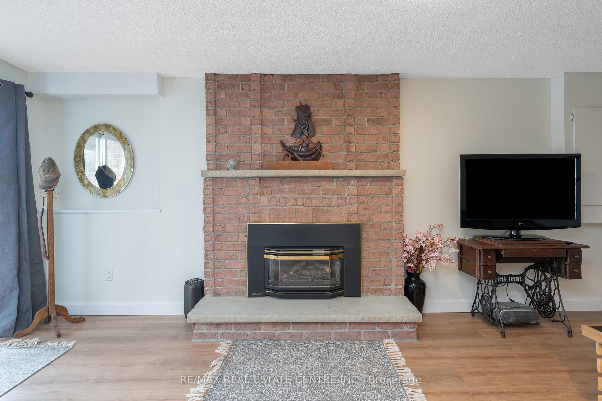 Photo 37 of 40 Calvert Drive, Halton Hills, Georgetown — HOMEH