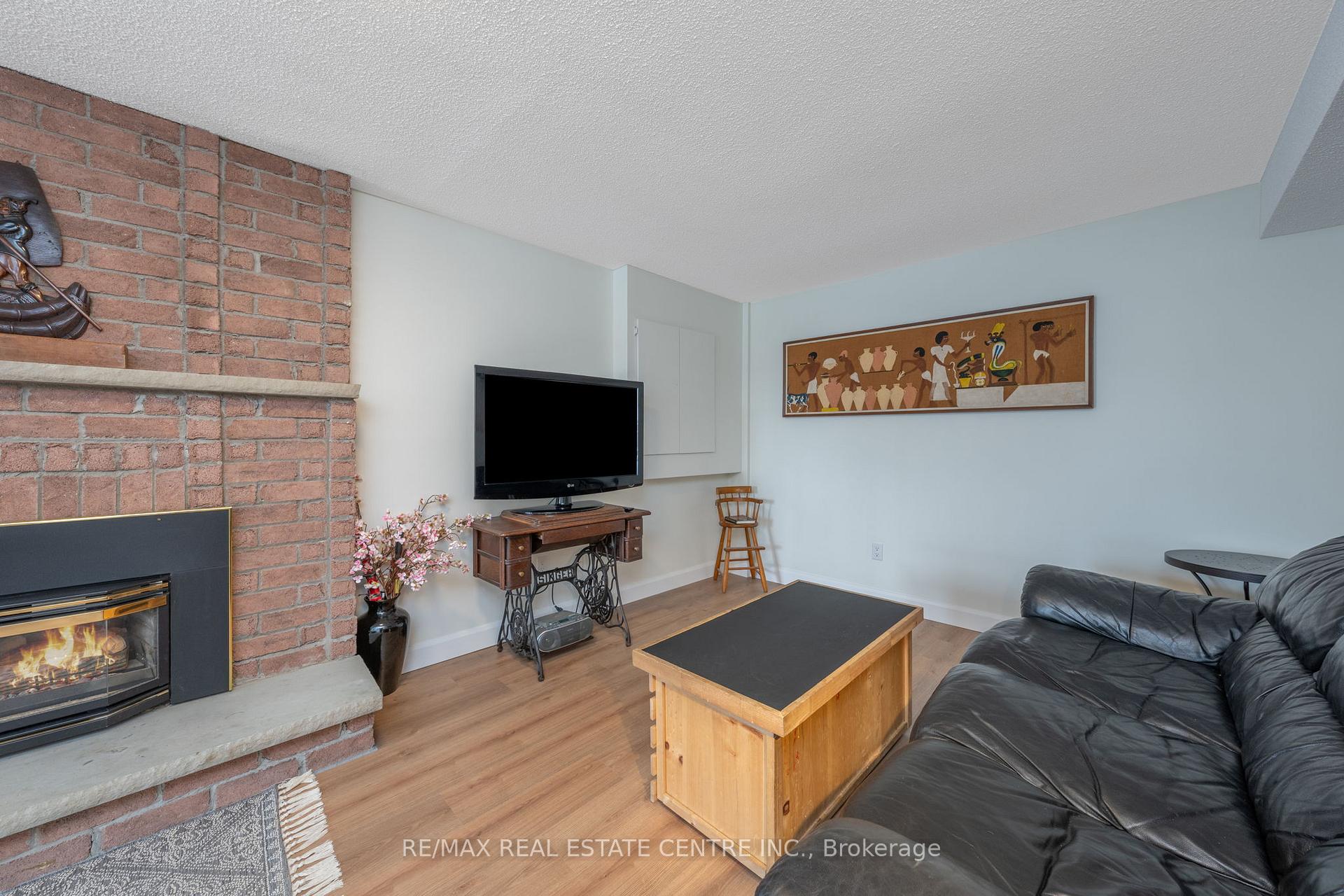 Photo 39 of 40 Calvert Drive, Halton Hills, Georgetown — HOMEH