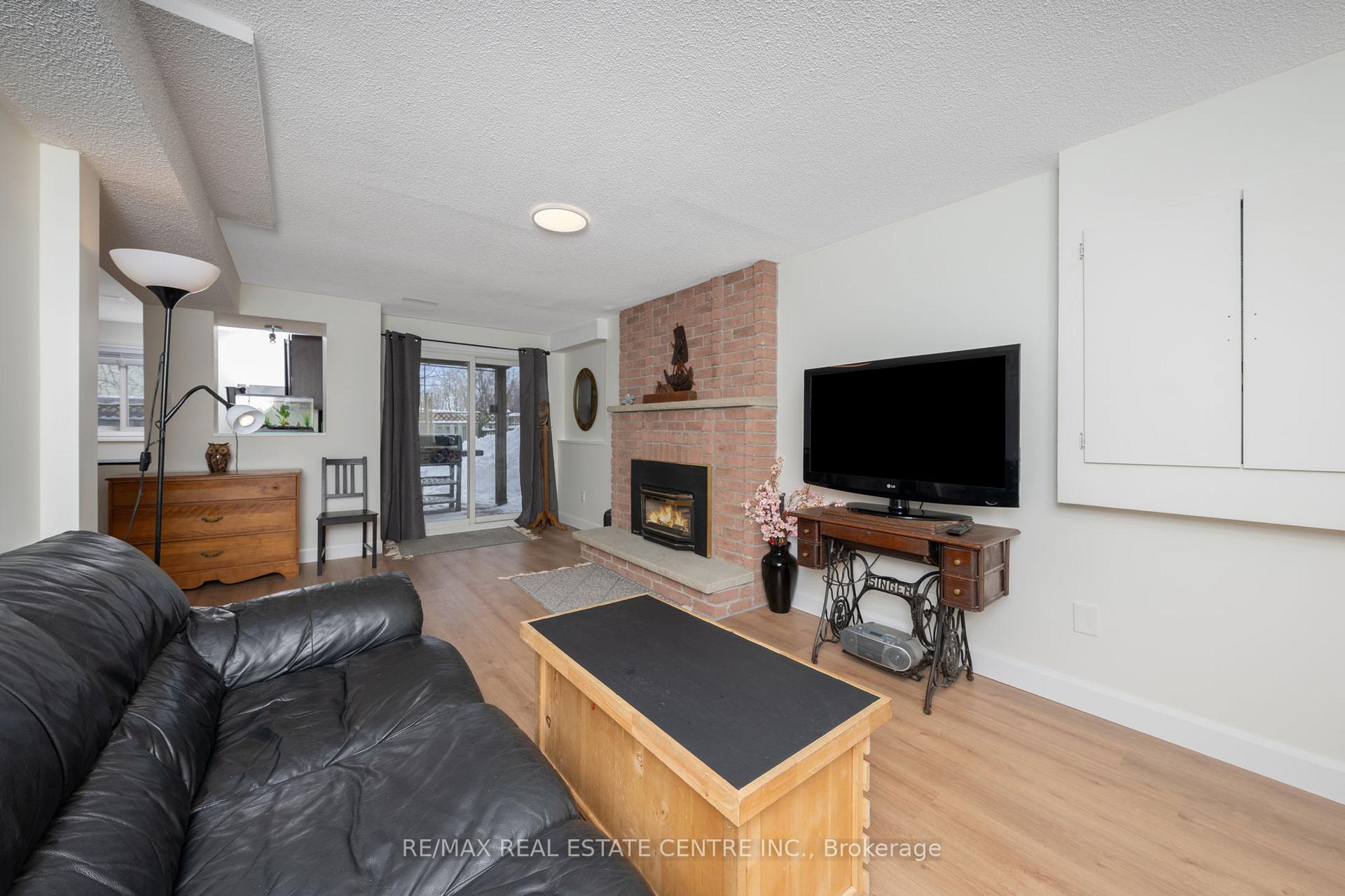 Photo 40 of 40 Calvert Drive, Halton Hills, Georgetown — HOMEH