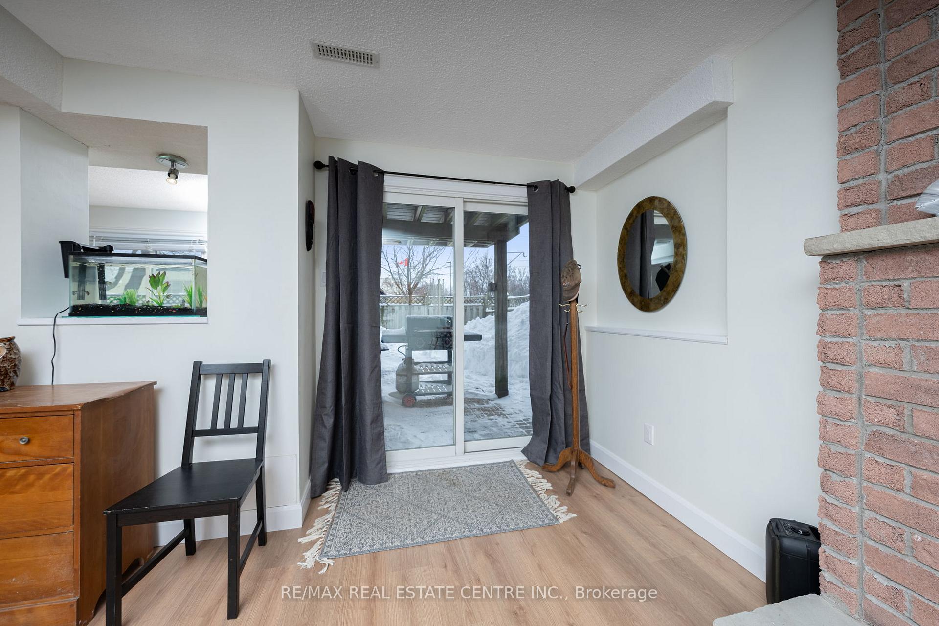 Photo 41 of 40 Calvert Drive, Halton Hills, Georgetown — HOMEH