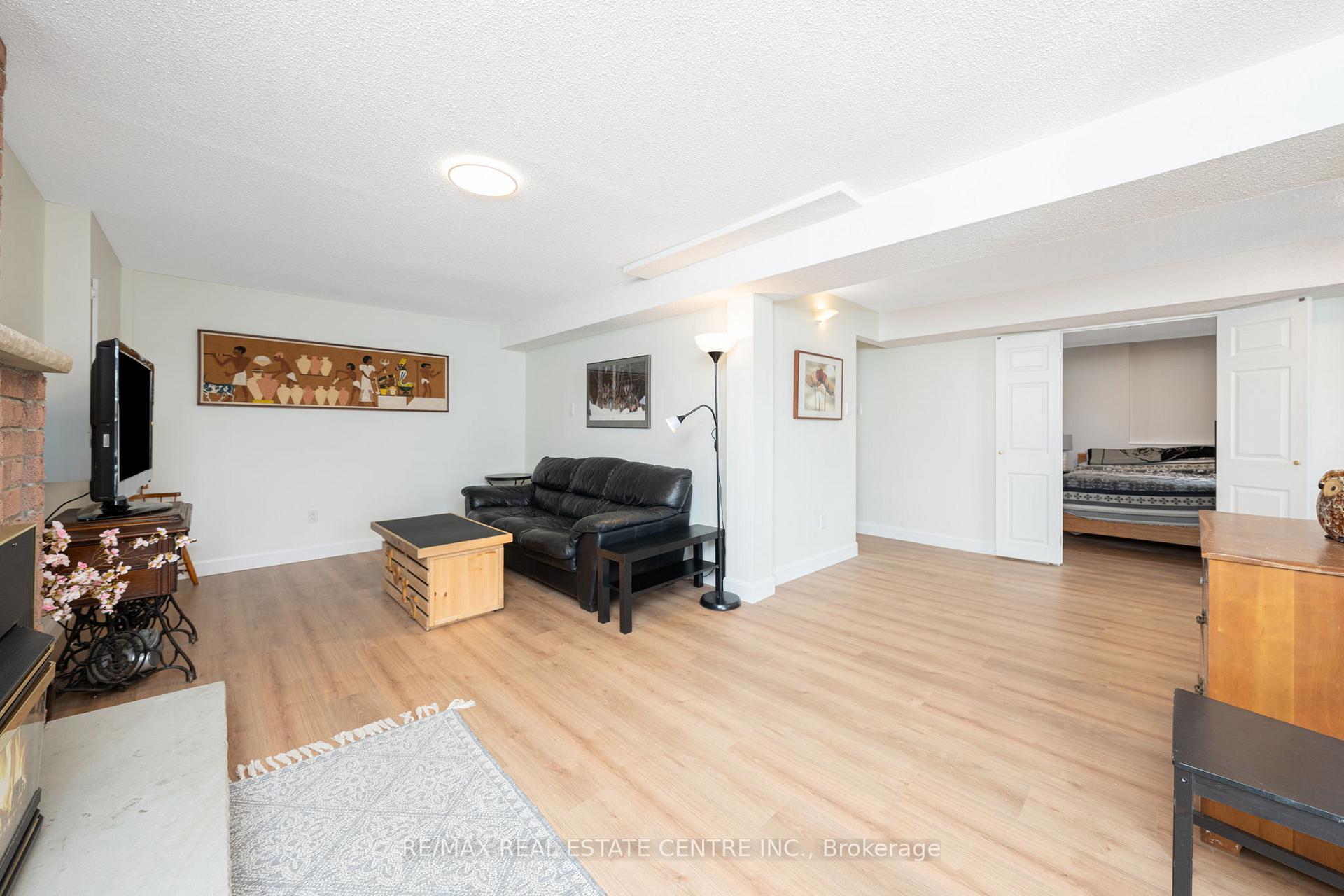Photo 42 of 40 Calvert Drive, Halton Hills, Georgetown — HOMEH