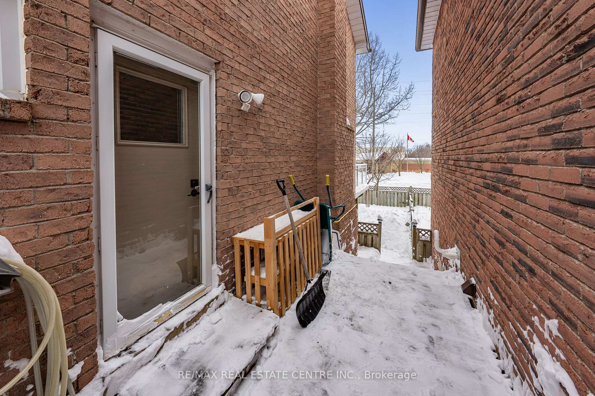 Photo 47 of 40 Calvert Drive, Halton Hills, Georgetown — HOMEH