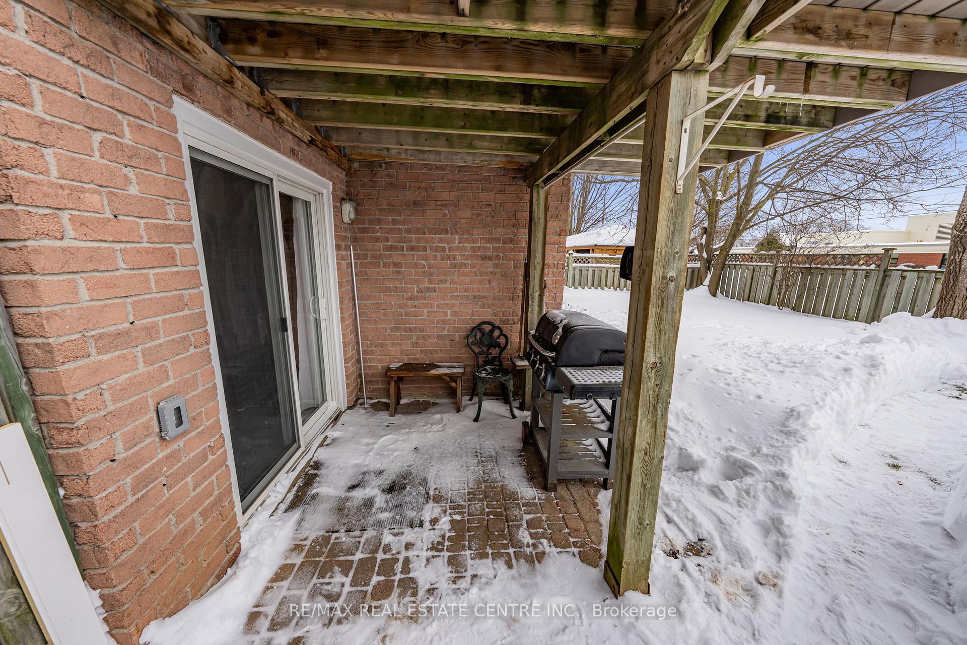 Photo 49 of 40 Calvert Drive, Halton Hills, Georgetown — HOMEH
