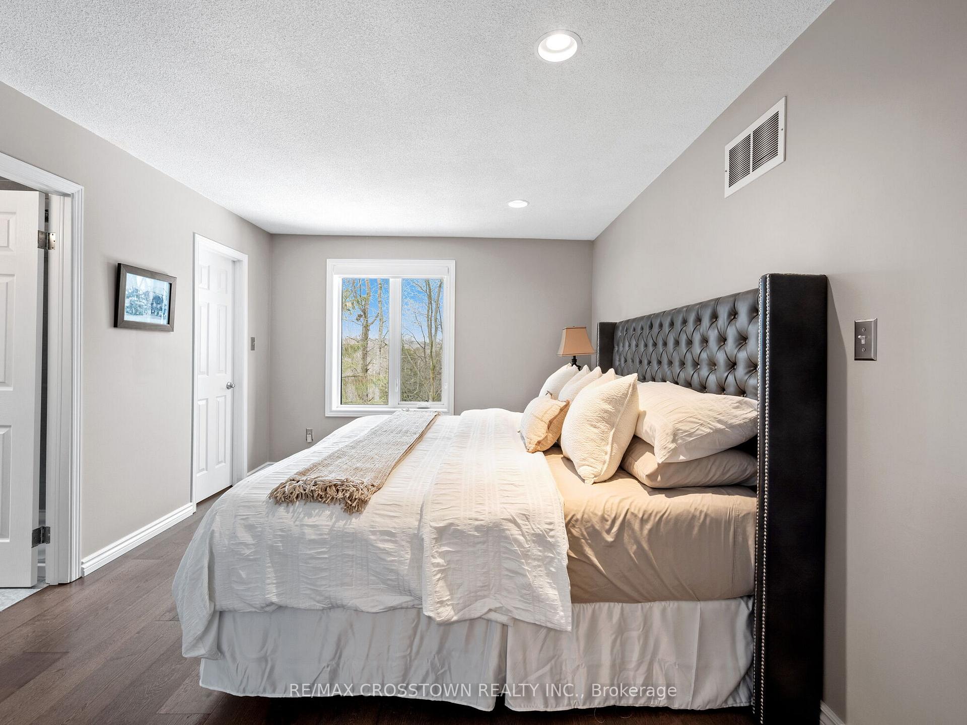 Photo 23 of 20 Valewood Drive, Caledon, Caledon East — HOMEH