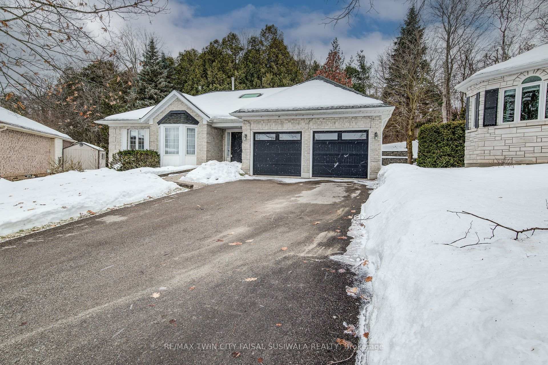 Photo 2 of 11 Tree Ridge Court, Cambridge — HOMEH