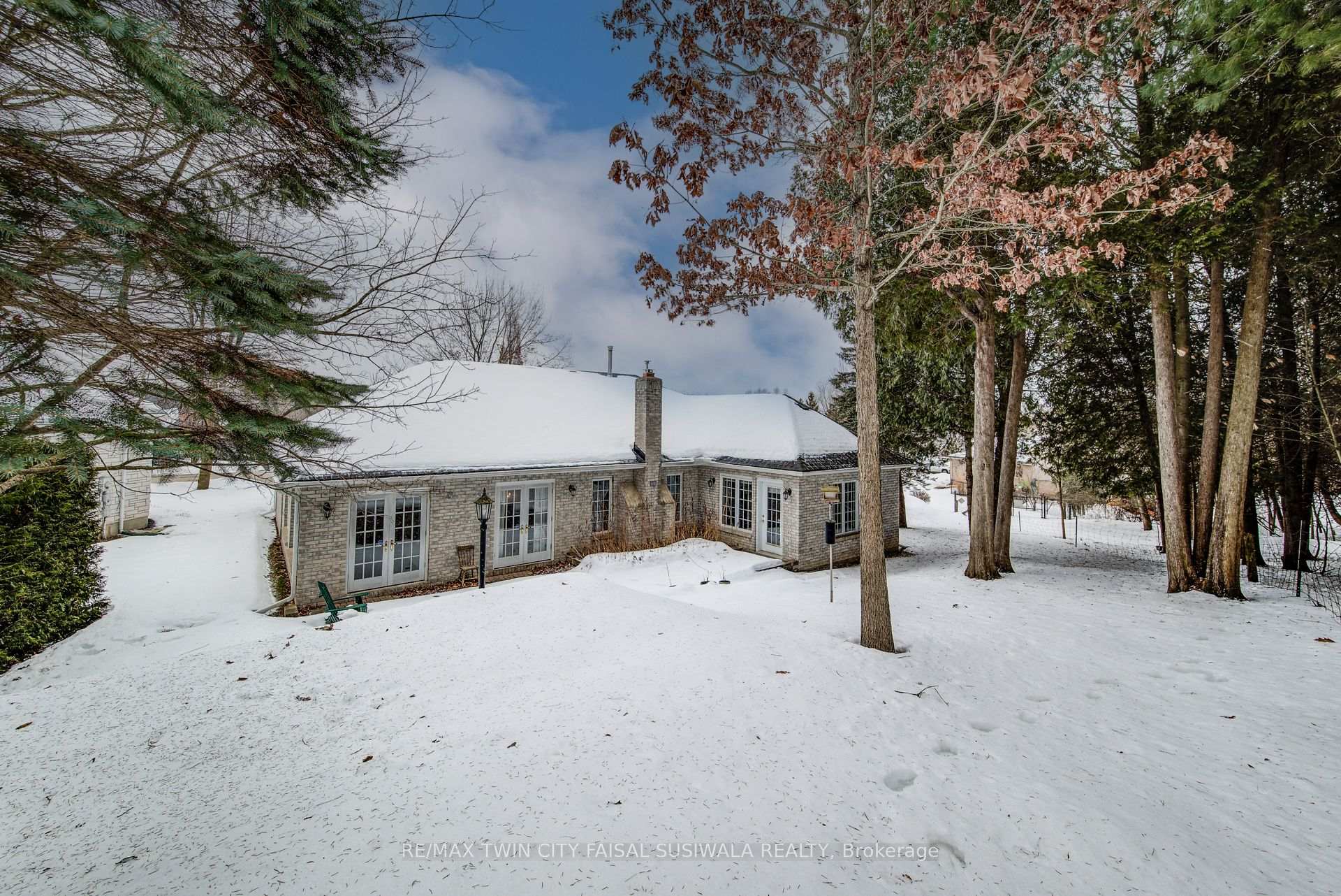 Photo 3 of 11 Tree Ridge Court, Cambridge — HOMEH
