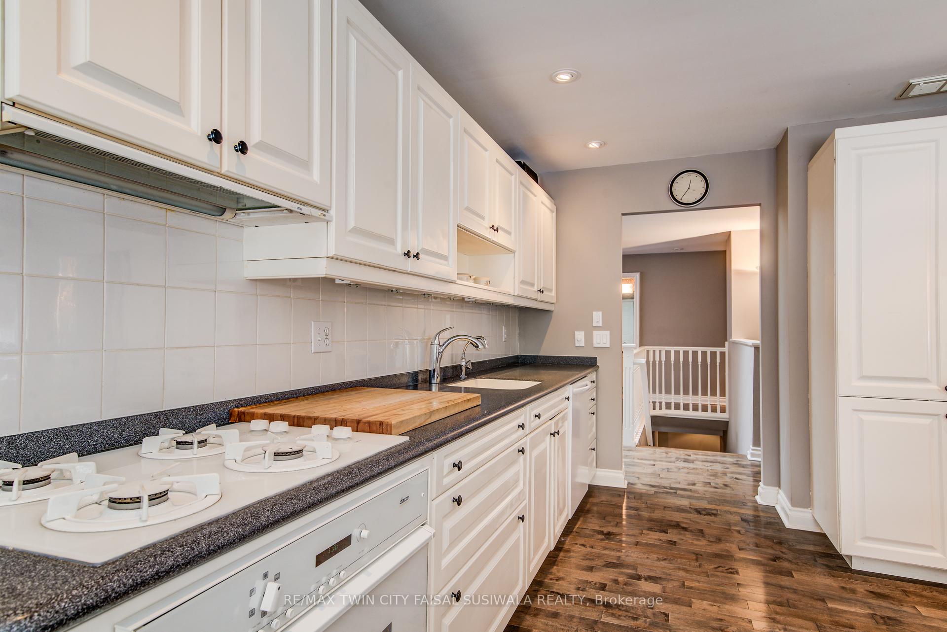 Photo 9 of 11 Tree Ridge Court, Cambridge — HOMEH