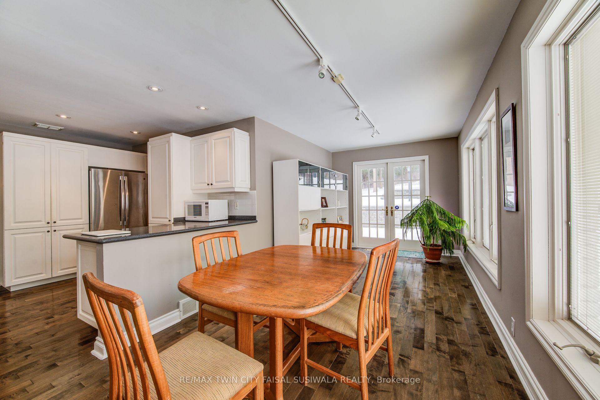Photo 12 of 11 Tree Ridge Court, Cambridge — HOMEH