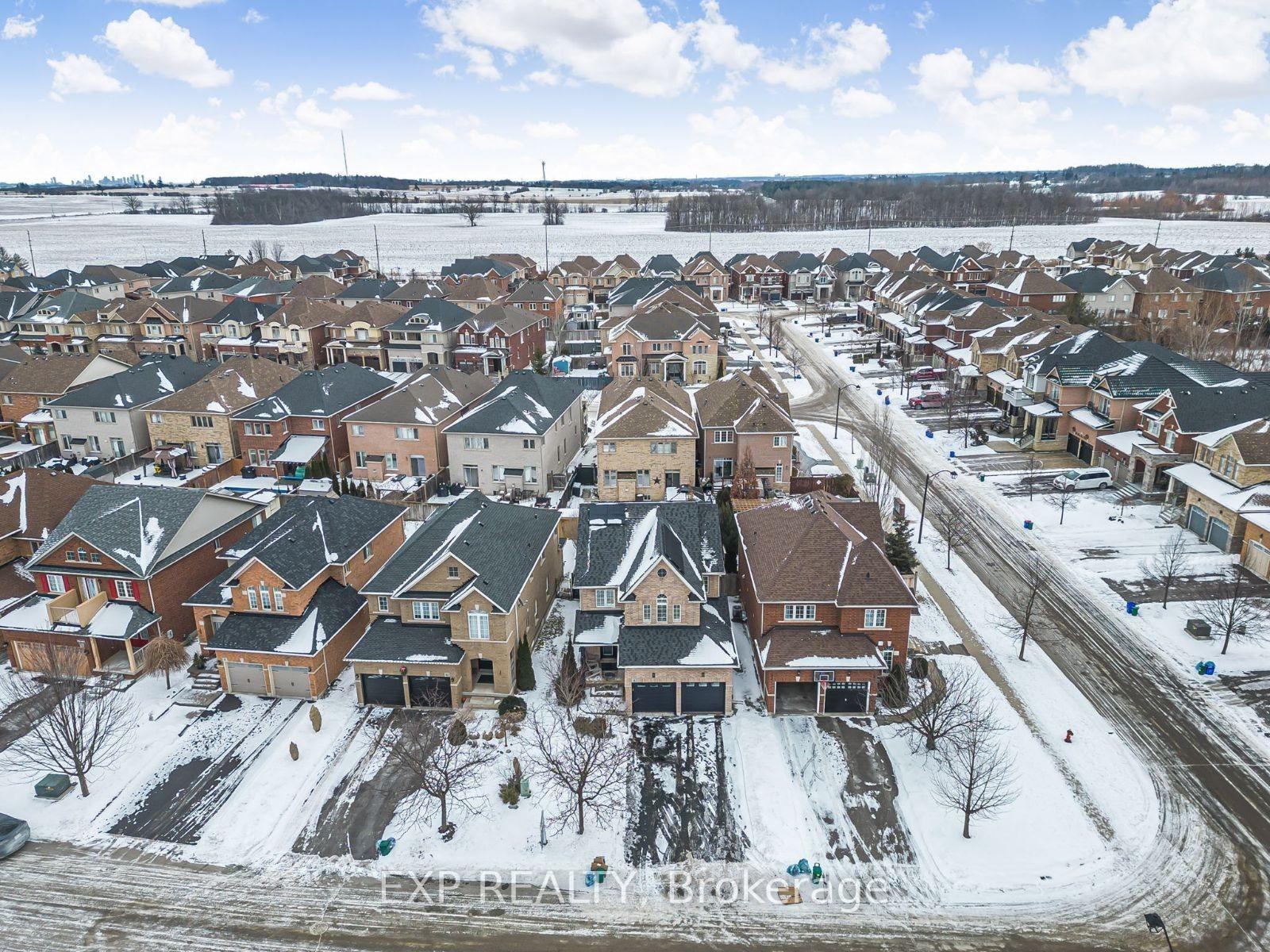 Photo 36 of 4 Milfoil Street, Halton Hills, Georgetown — HOMEH