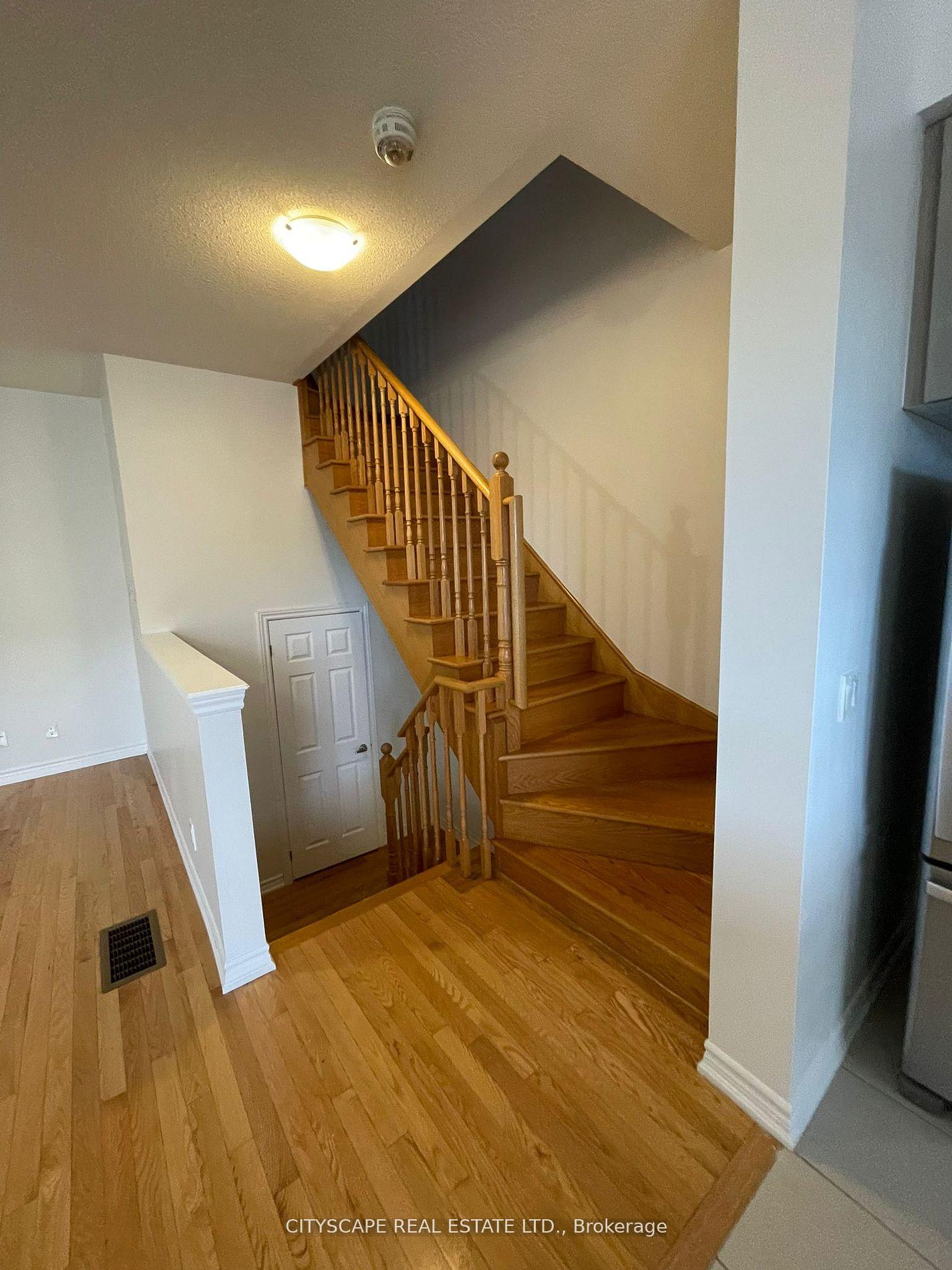 Photo 8 of 3034 Postridge Drive E, Oakville, Joshua Meadows — HOMEH